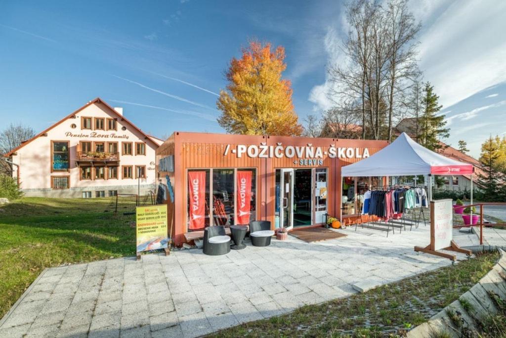 Gasthof Zora Family